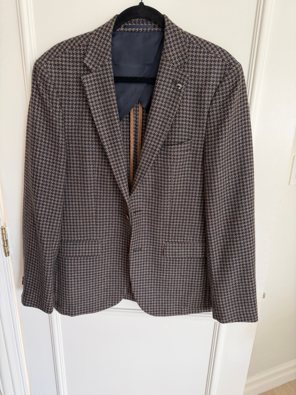 Tailored Houndstooth Sport Coat in Brown & Blue